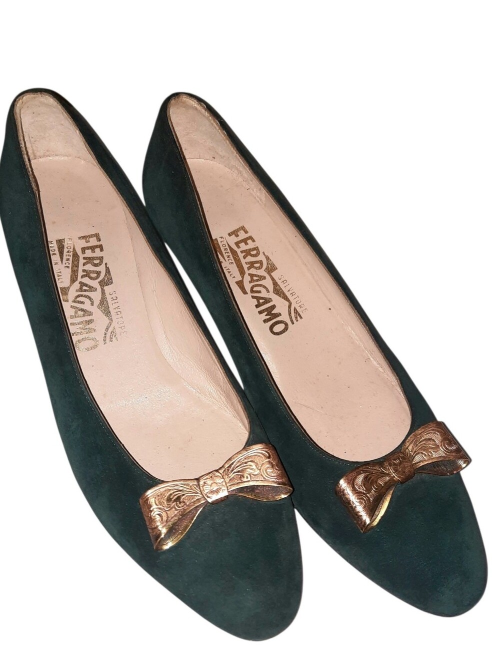 Vintage SALVATORE FERRAGAMO Dk Green Suede Low Heel Shoes w/Brass Bow Sz 7.5 AA